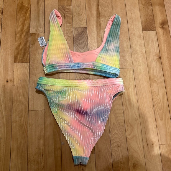 Dippin Daisy’s Bikini - Picture 4 of 6